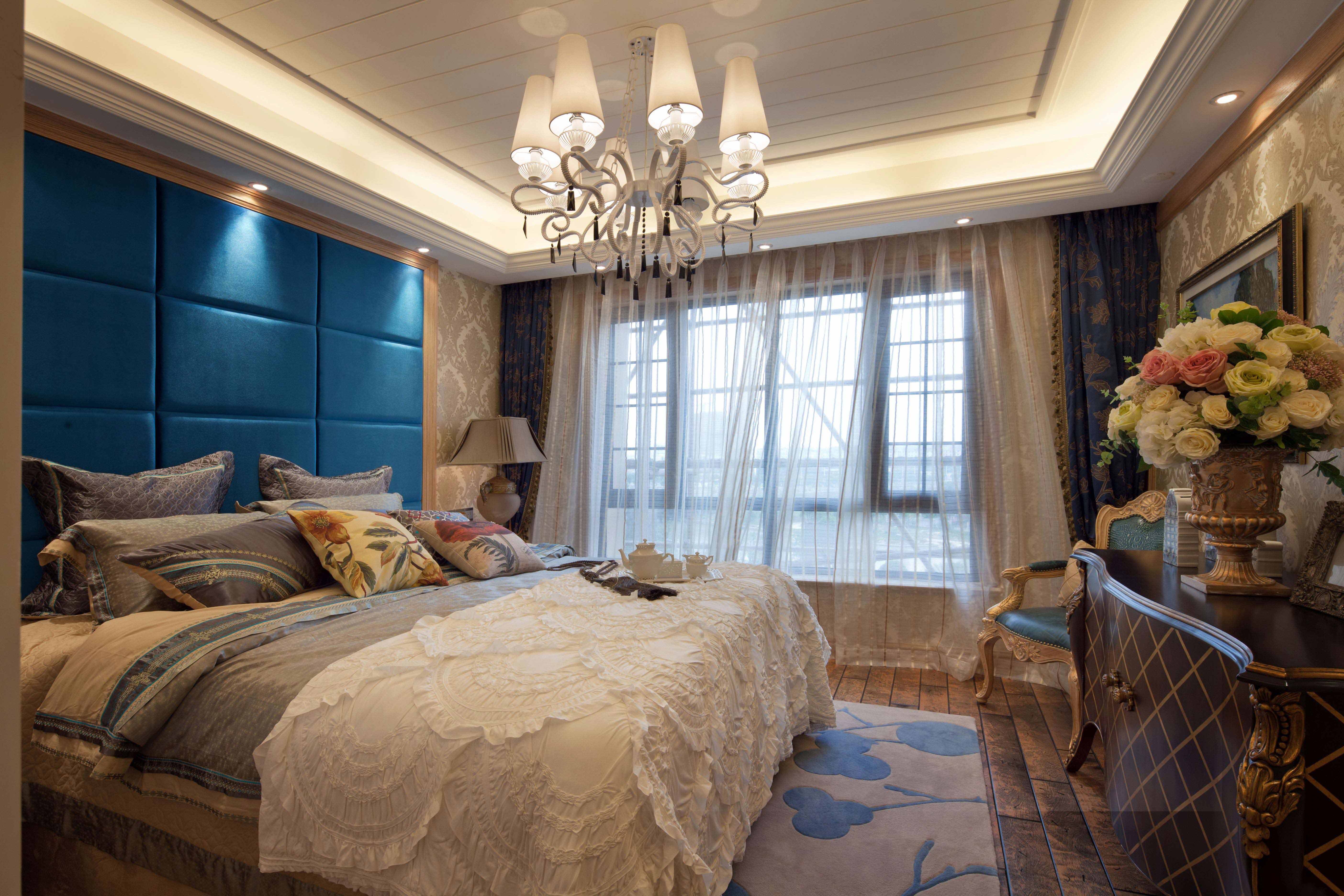 150平欧式风格三居装修卧室搭配图