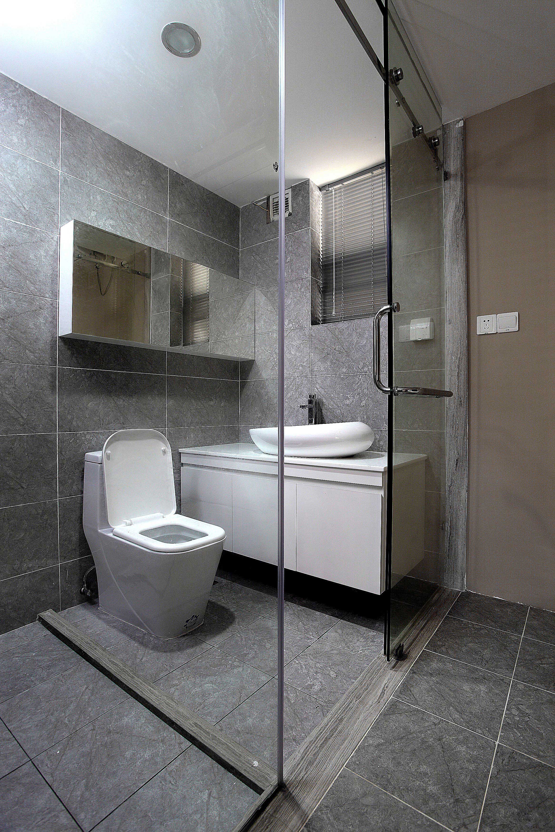 85平北欧风格两居卫生间装修设计图