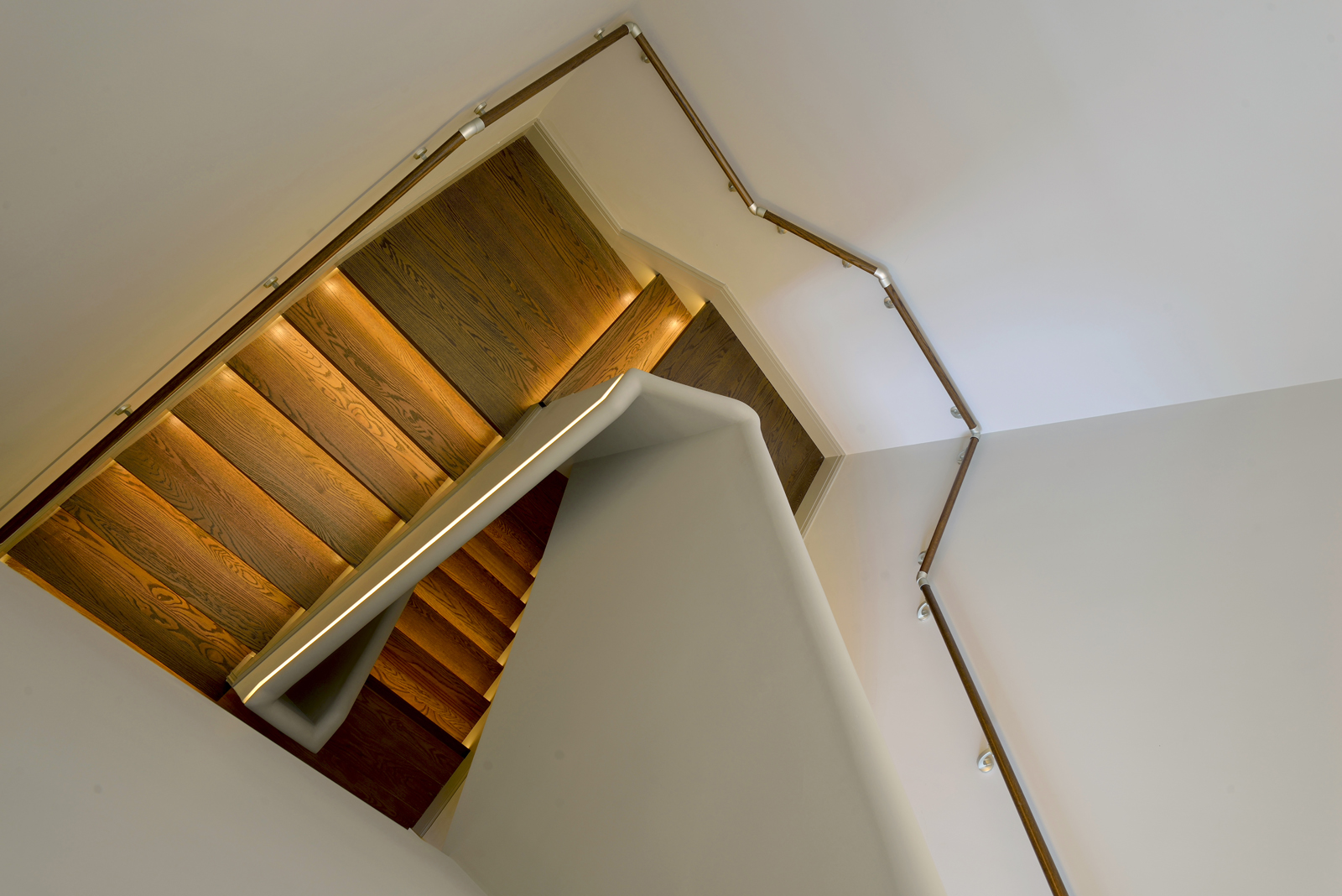 美式混搭风格别墅楼梯装修效果图