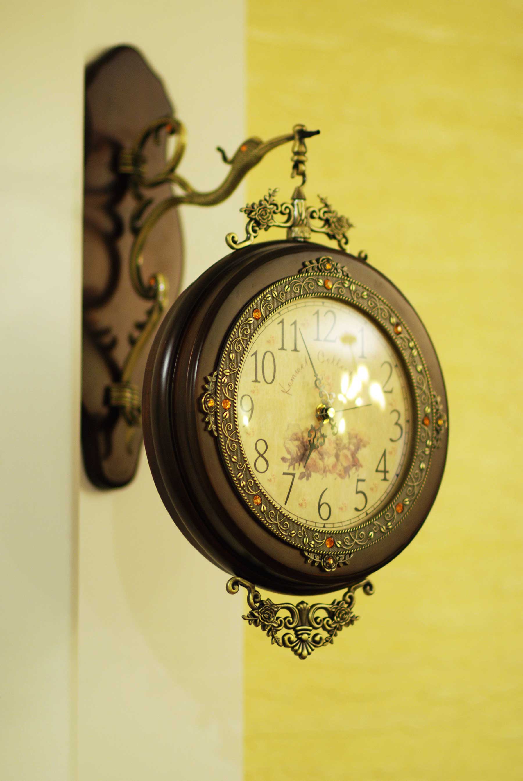优雅的几何圆形挂钟为您的室内增添一丝精致 - 普象网