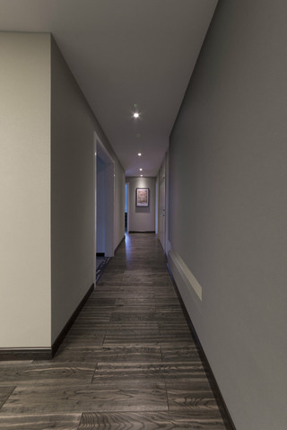 160㎡现代简约三居装修走廊设计图