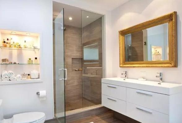 卫生间别再装玻璃淋浴房了，现在流行这样设计，既实用又节省空间