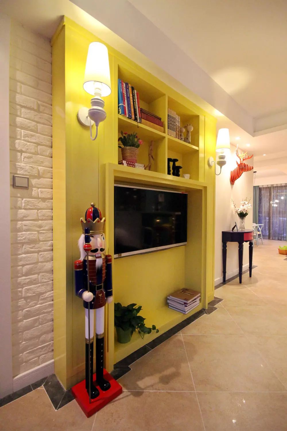 三居室装修,130平米装修,混搭风格,20万以上装修,客厅,黄色