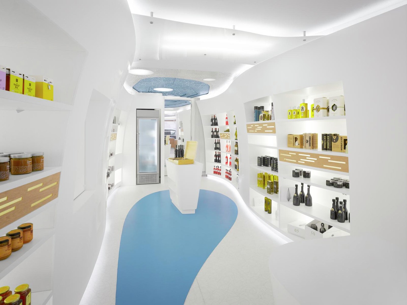 原本想要白色的,但是人家只有黑和玫红,最后只能选黑的了,现在.