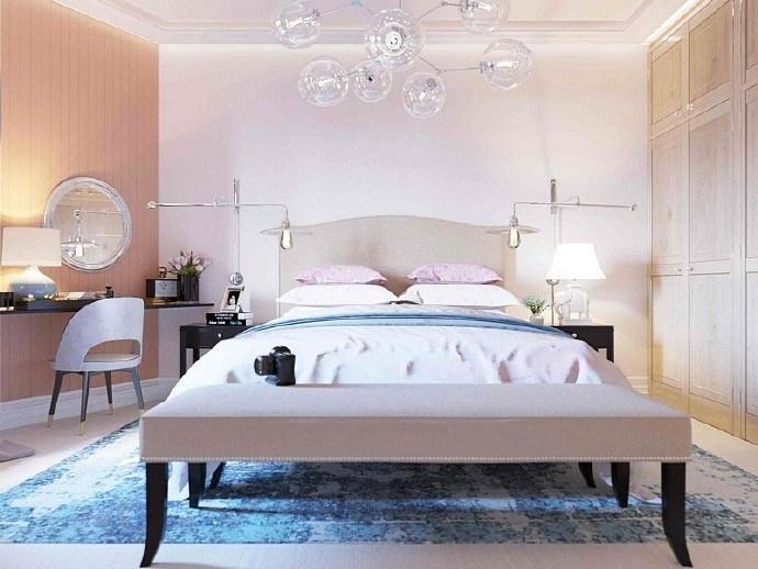 主卧还是以白色与粉色为主调，搭配暖橘色的墙面，柔色的灯光，营造一种静谧温馨的睡眠