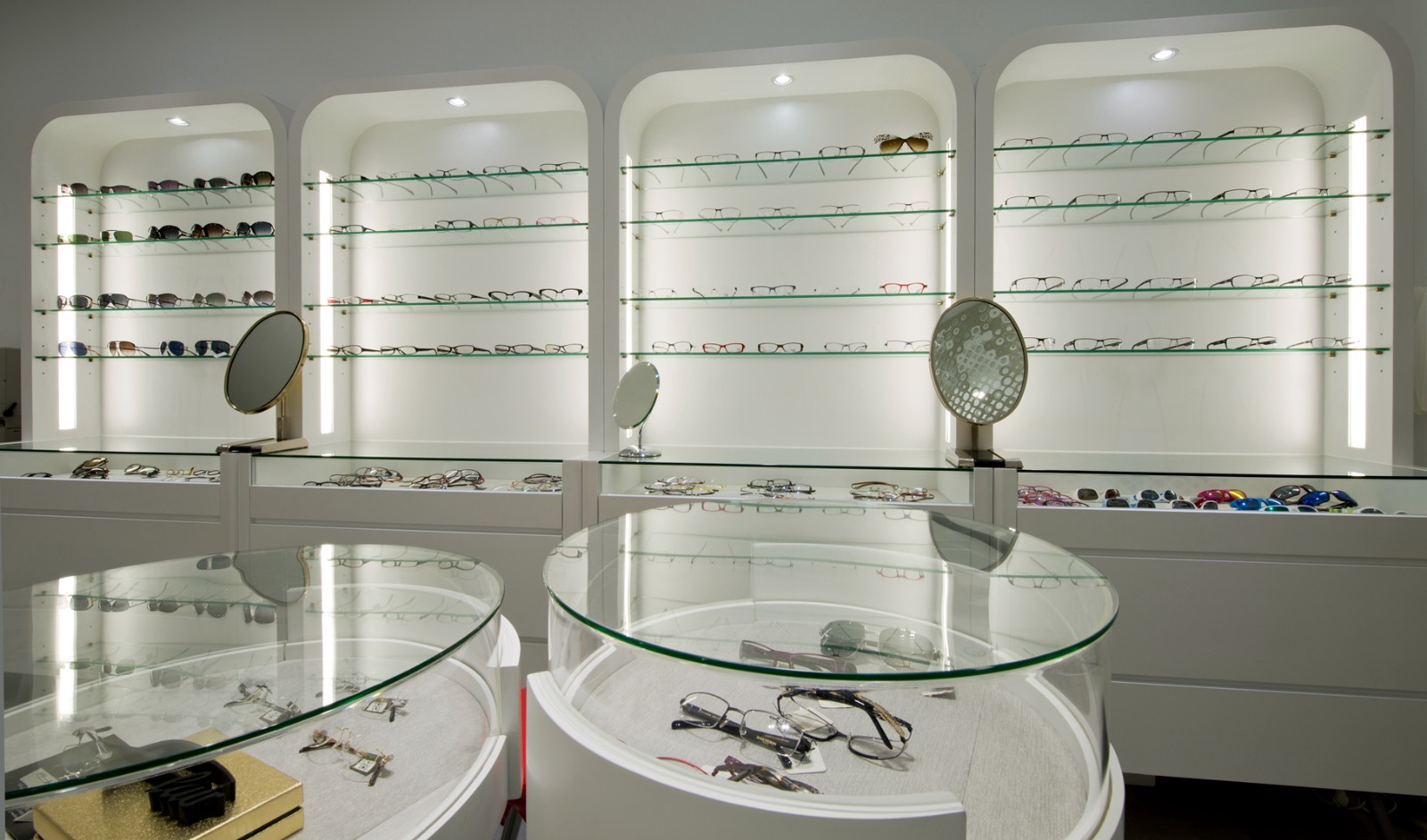 精品眼镜店装修设计图2/5