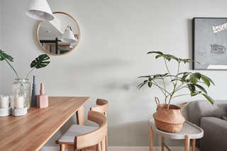 89平清新北欧三居装修餐桌椅设计图