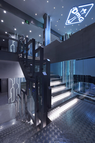 未来感十足的电竞俱乐部楼梯设计效果图