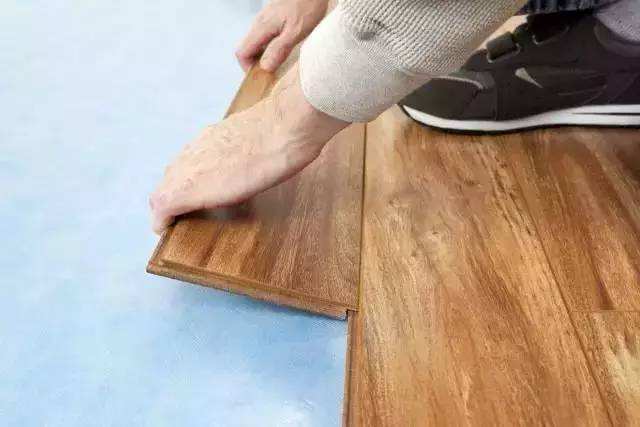 纠结——客厅是铺地板还是地砖？