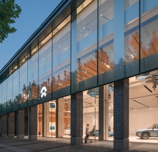简洁现代汽车店展厅玻璃立面设计图