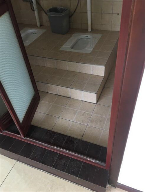 卫生间蹲坑地台做法是怎样的