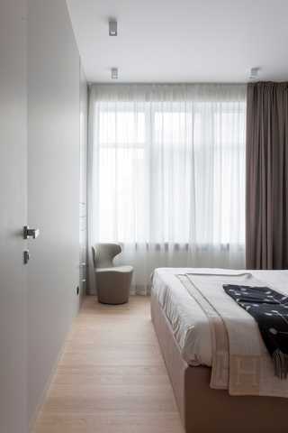 现代风公寓装修卧室窗帘设计图