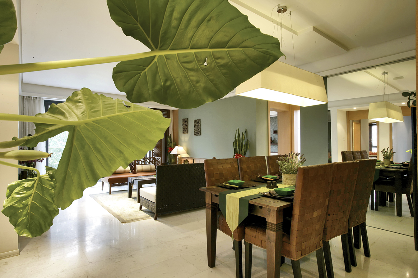东南亚风格三居餐厅装修设计图