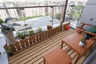 现代简约三居室阳台装修效果图