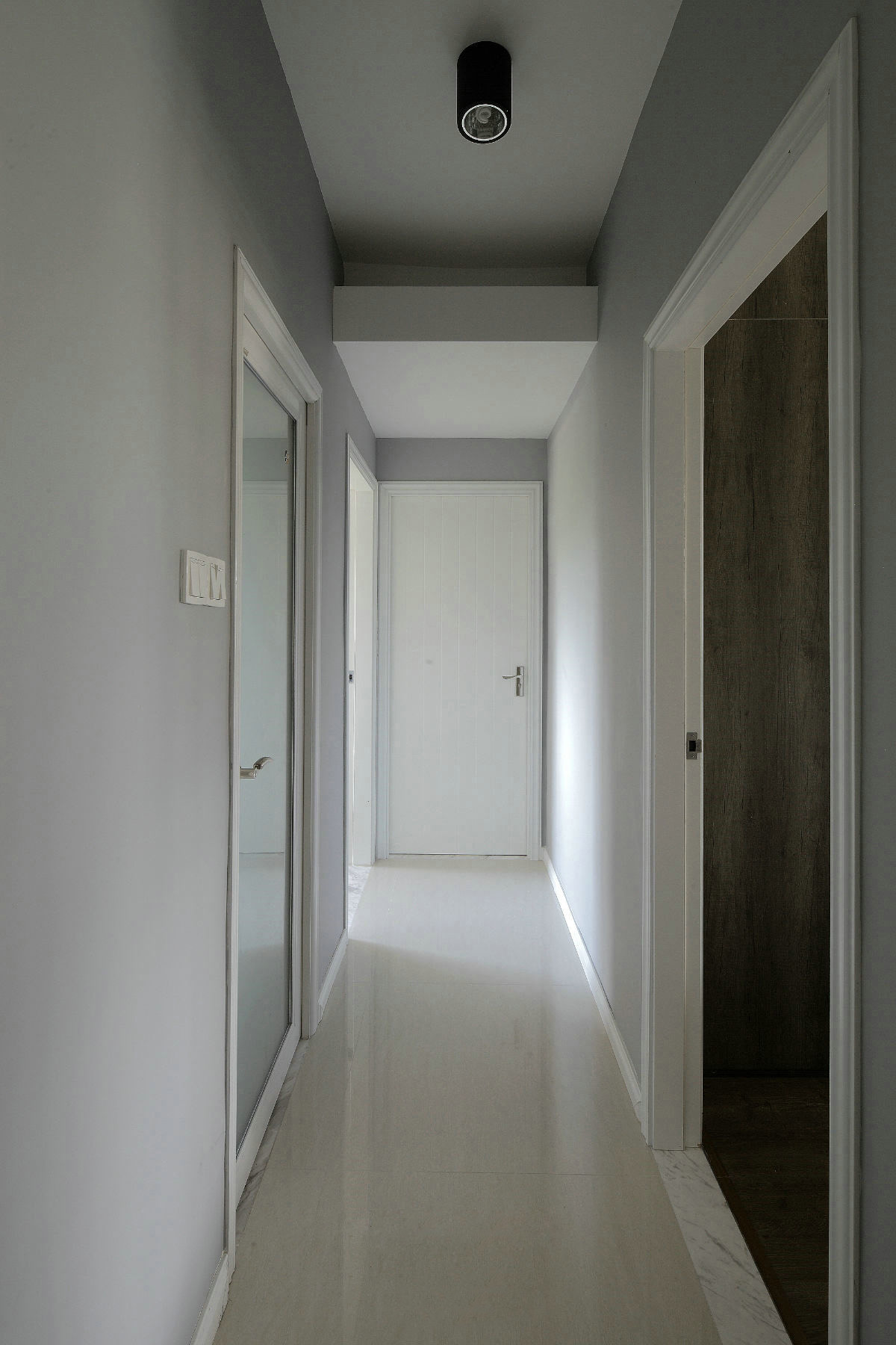 现代简约风格三居室走廊装修效果图