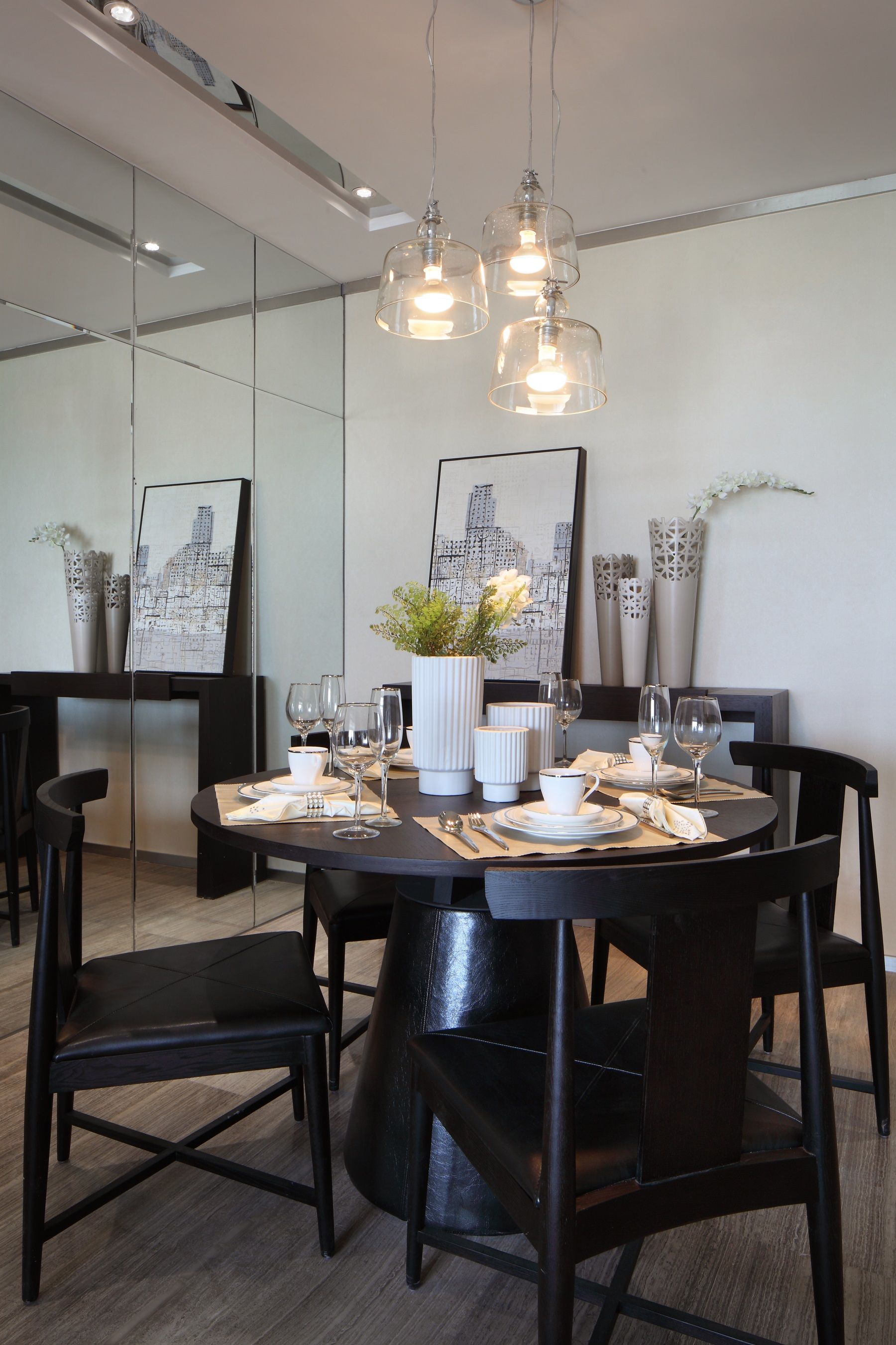 60平米装修,一居室装修,现代简约风格,10-15万装修,黑色,餐桌