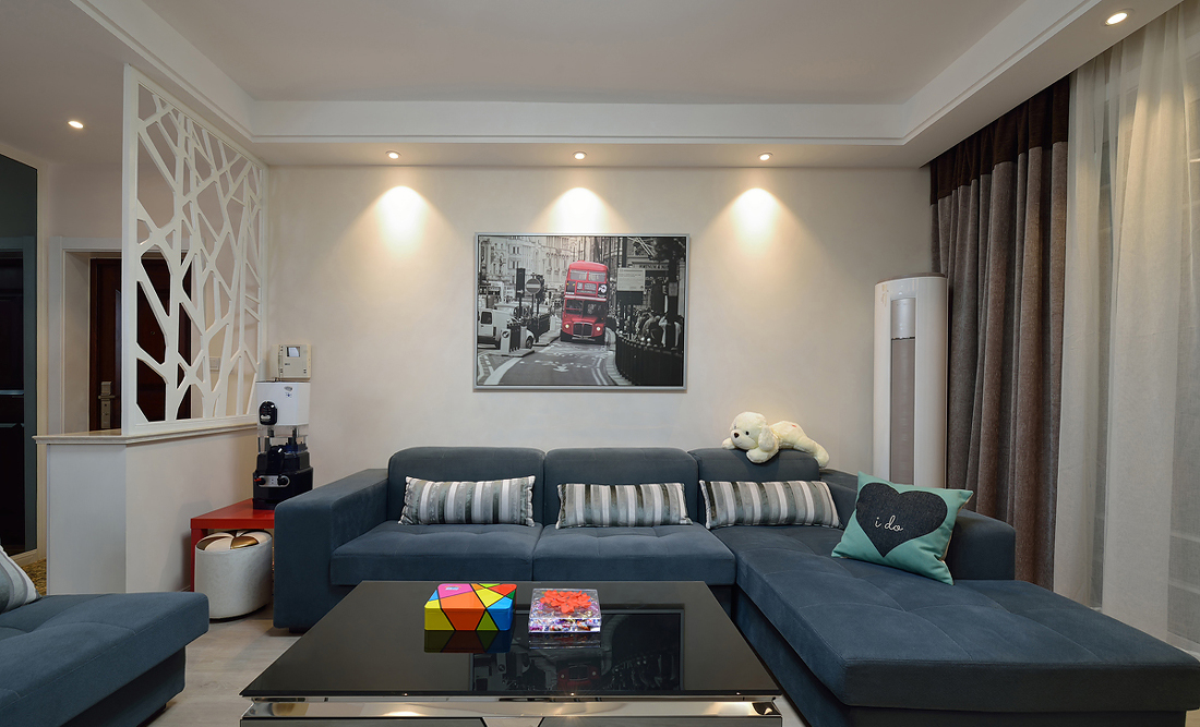 二居室现代简约风格装修沙发布置图