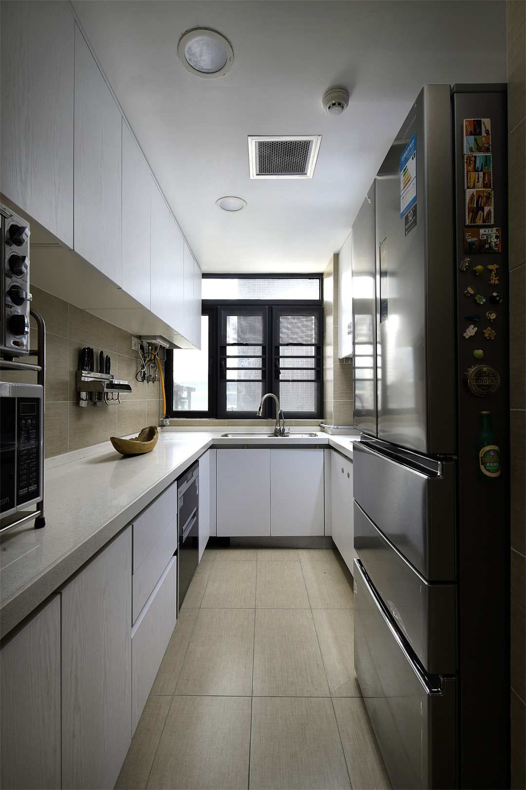 现代极简风格四居室厨房装修效果图