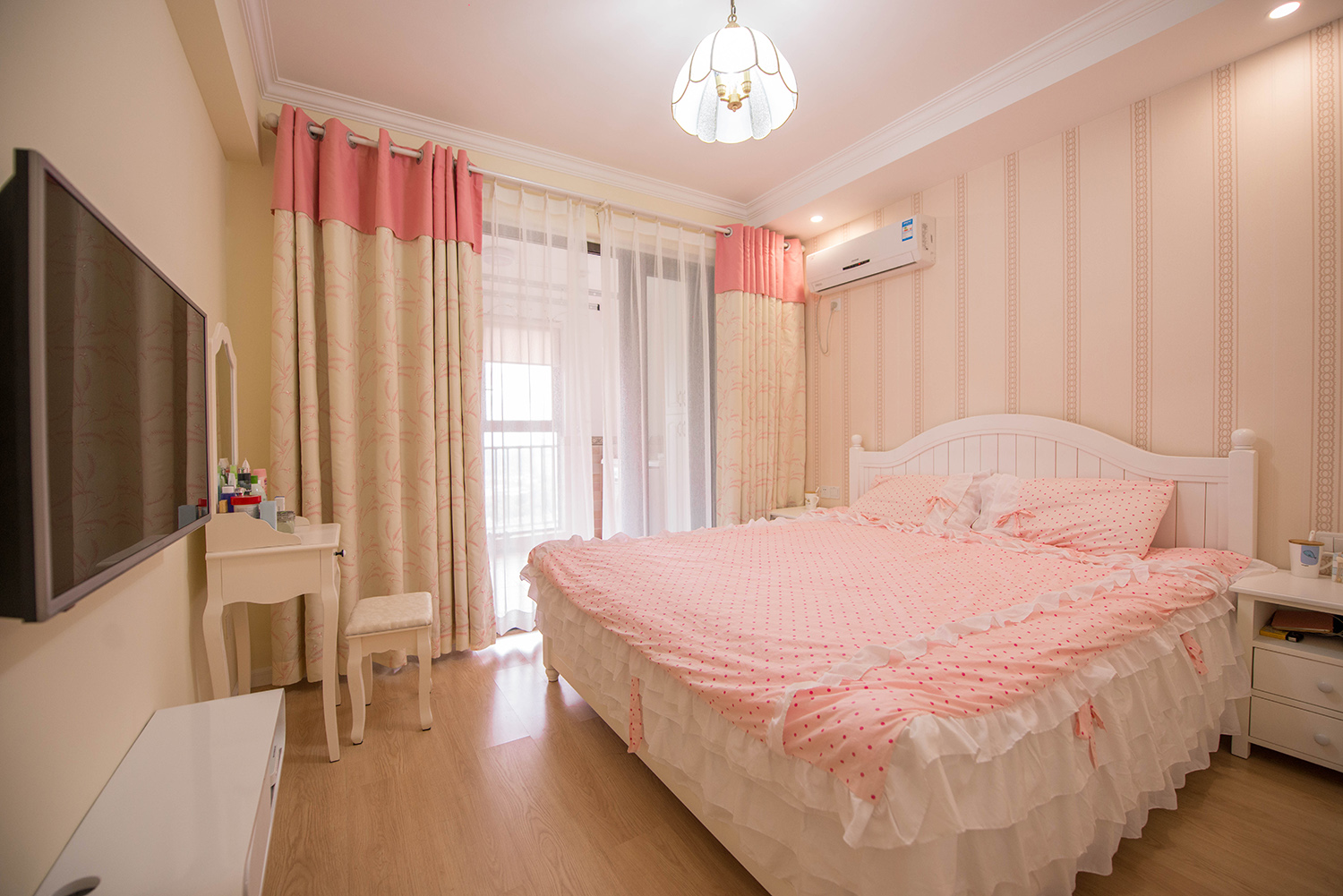 三居室装修,110平米装修,10-15万装修,地中海风格,卧室背景墙,粉色