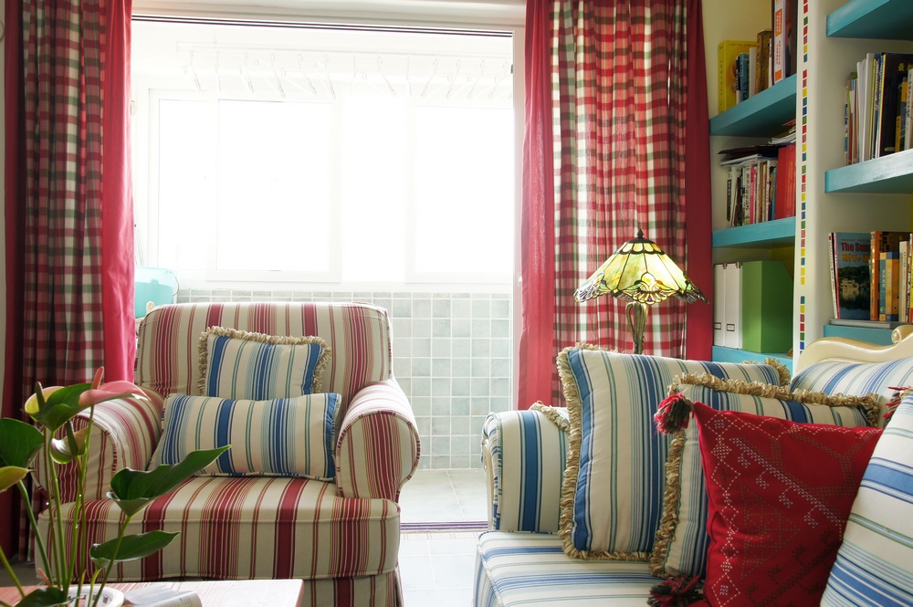 90㎡地中海风格装修沙发窗帘搭配图