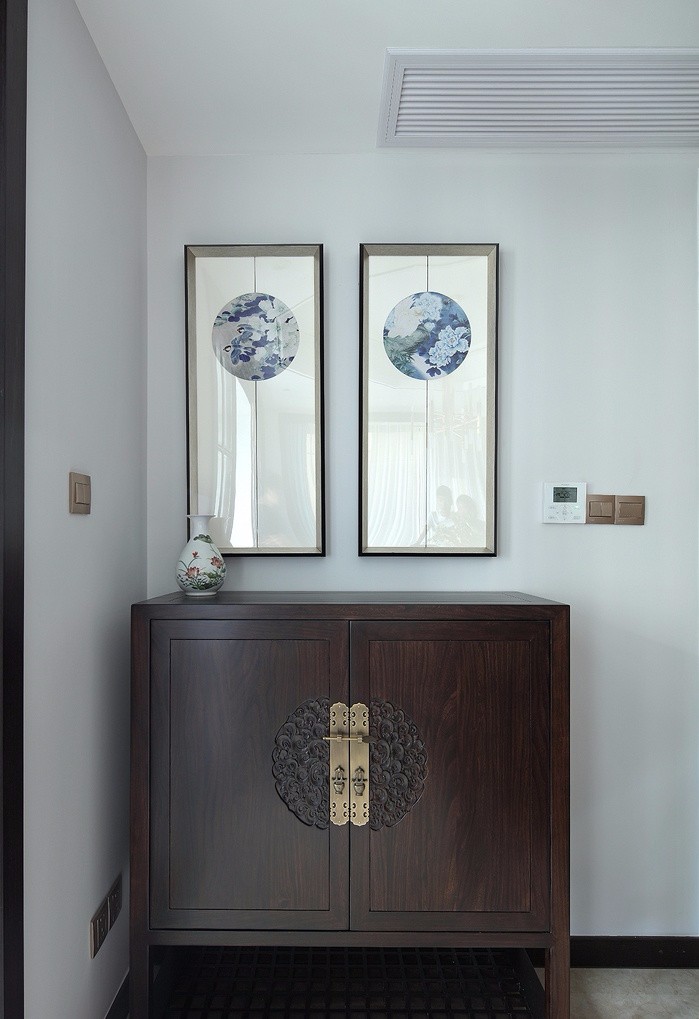 新中式三居装修餐边柜设计效果图