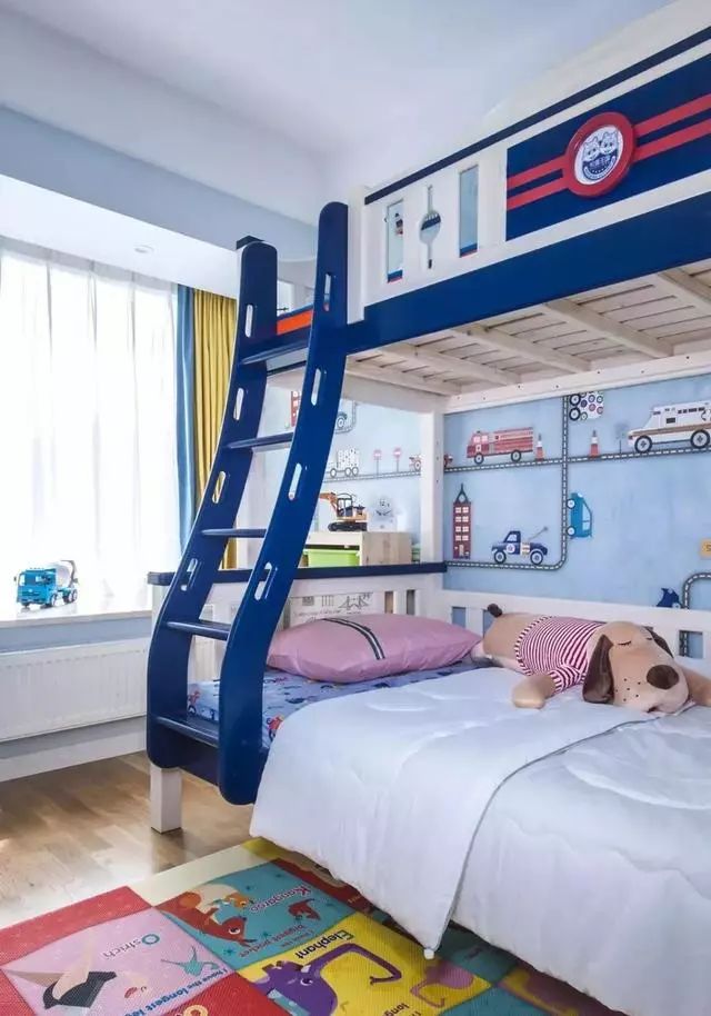 蓝色调为主的儿童房也是非常的可爱呢
