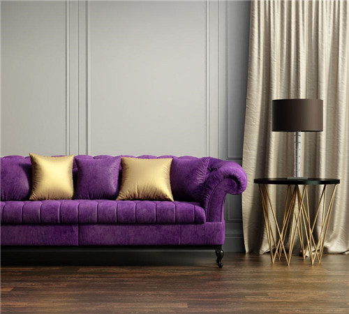 紫色沙发可以搭配的窗帘颜色有很多,比如:白色,黑色,红色,橙色,淡紫色