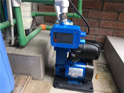 1, 据齐家网专家介绍,在水管上安装增压泵会影响到楼下用水.