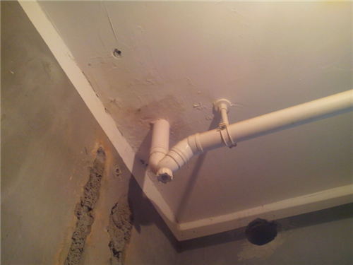  厕所天花板漏水 厕所屋顶渗水怎么处理