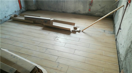 [上海新匠装饰]卧室铺仿木纹砖好吗 木纹砖铺贴注意事项