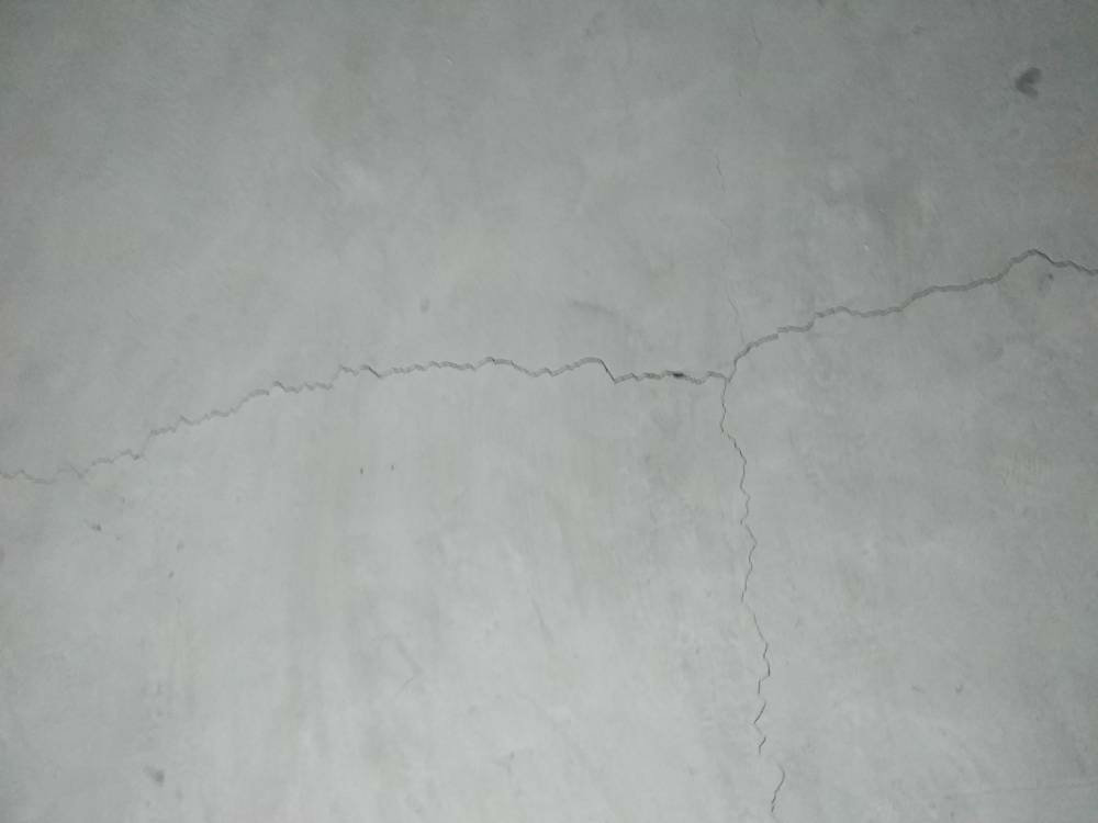 四,怎么利用环氧胶泥修补楼板的裂缝先要用专用工具,在楼板的裂缝处凿