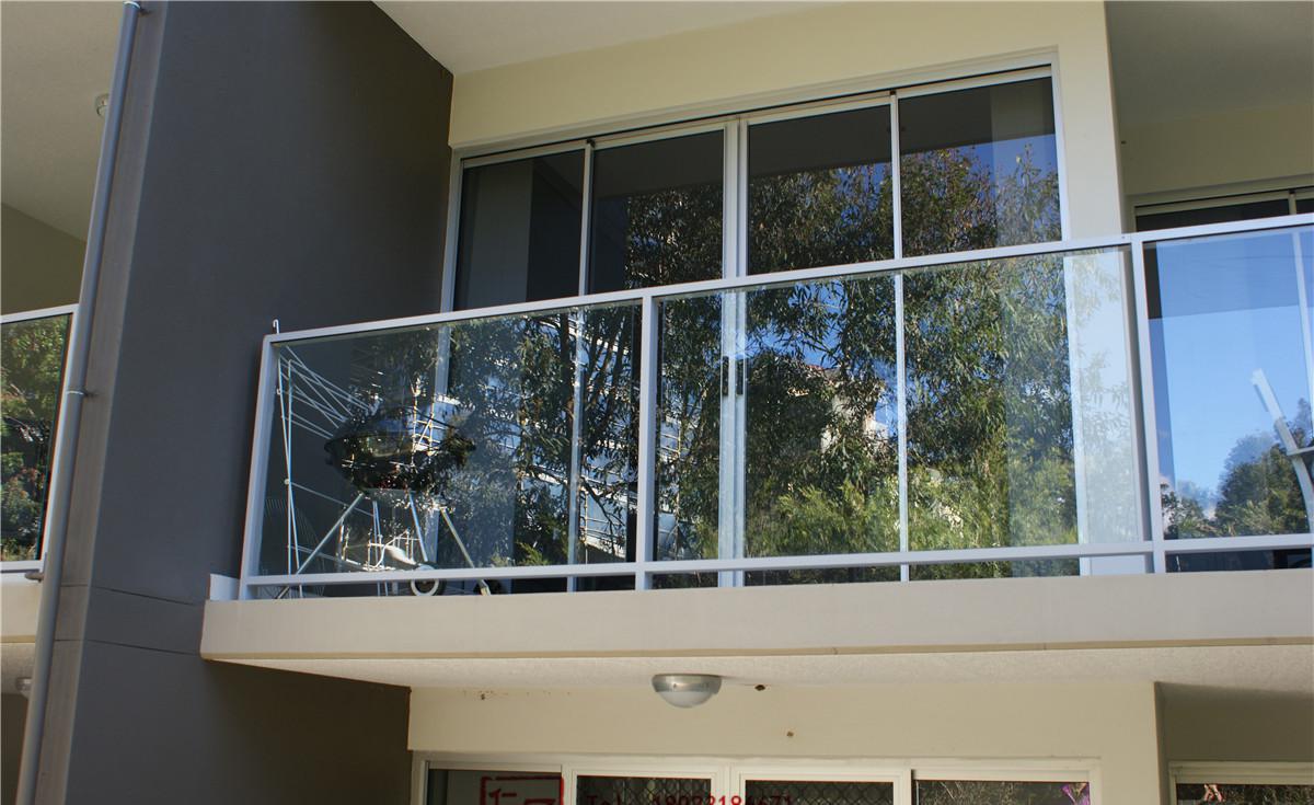 住宅阳台玻璃栏板图片