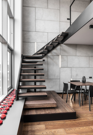 80平复式公寓楼梯装修效果图