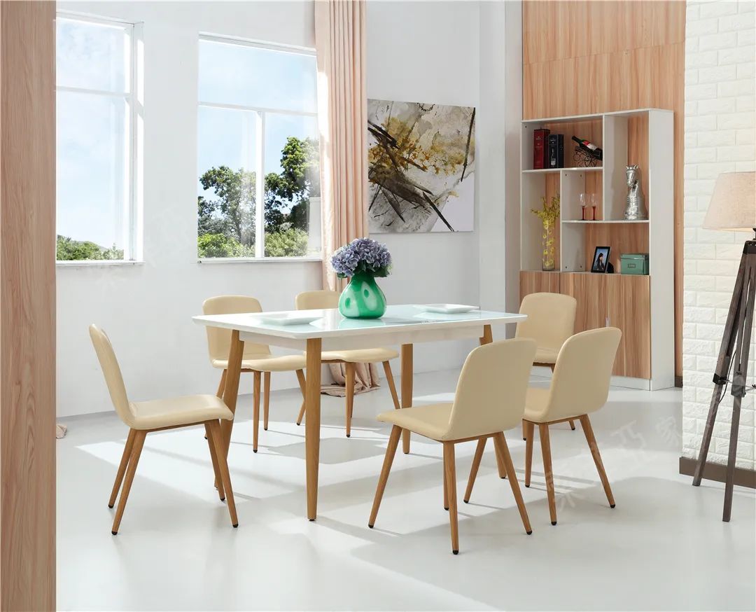 斯莫餐桌椅,百搭耐看,专为小户型设计