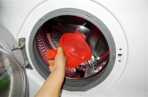 如何清洗滚筒洗衣机内部的污垢