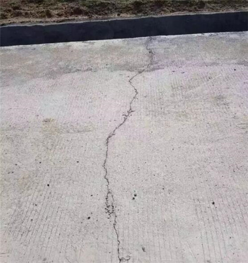 水泥混凝土路面胀缝图片