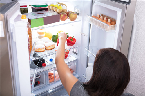 如何清理冰箱排水孔