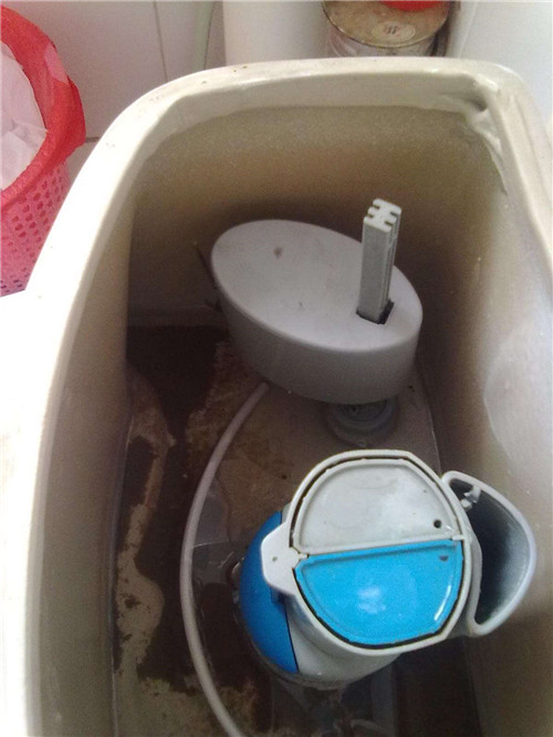 抽水马桶水箱漏水怎么维修