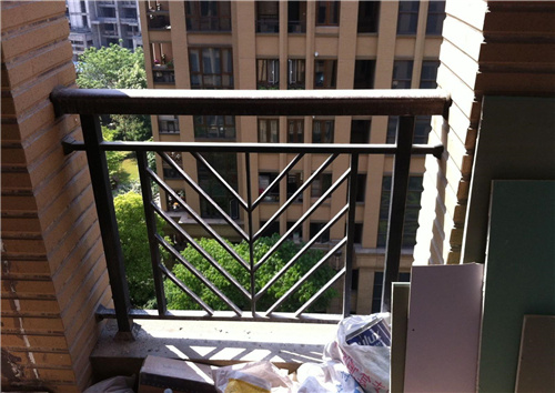 高层窗户内安全护栏怎么安装