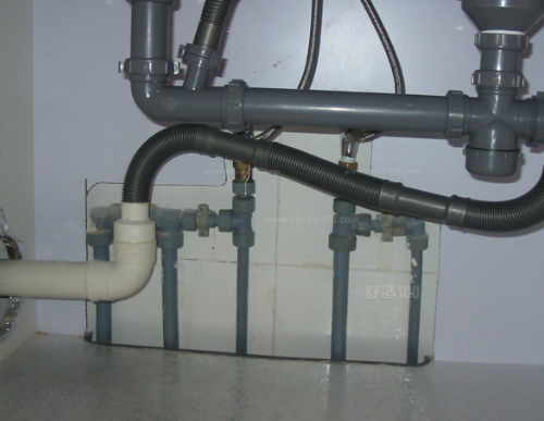 厨房下水管与主管道怎样连接