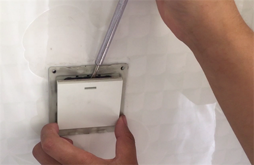 墙壁上的开关怎么拆卸