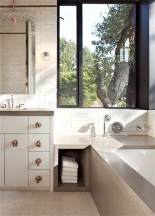 自然素雅简欧风浴室窗户设计