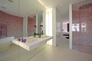 马赛克粉紫色卫生间设计效果图