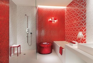 简欧卫生间 红白两色瓷砖装饰图