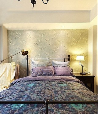 美式田园风卧室床头壁纸装饰欣赏图