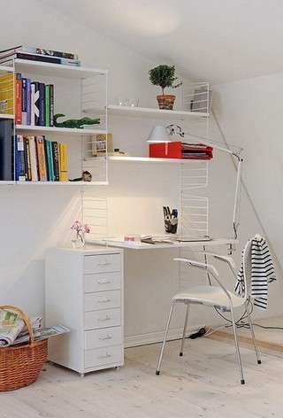 简约风格小书房 纯白墙面置物架设计