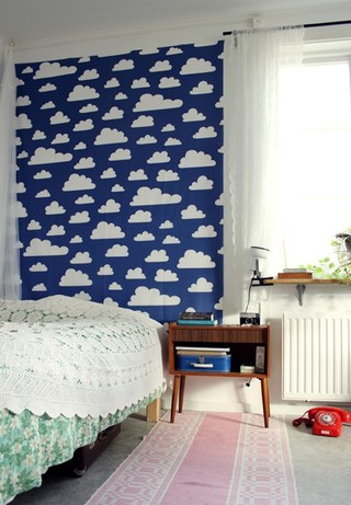 混搭风卧室 蓝色床头背景墙设计