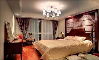 古典欧式卧室 红咖色软包背景墙设计