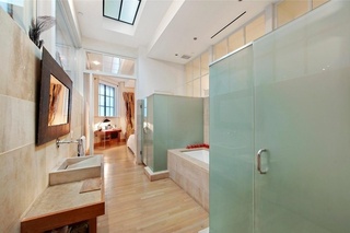 清新简洁浴室 玻璃隔断设计