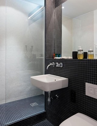 现代风卫生间 黑色马赛克瓷砖设计
